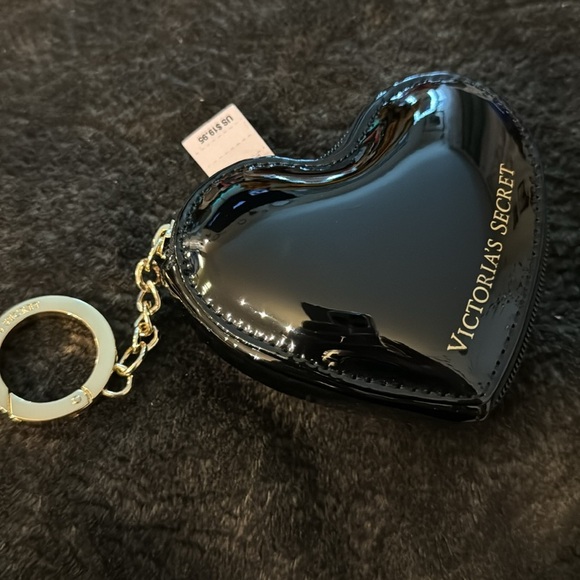 Victoria Secret shiny vintage heart pouch - Picture 4 of 4